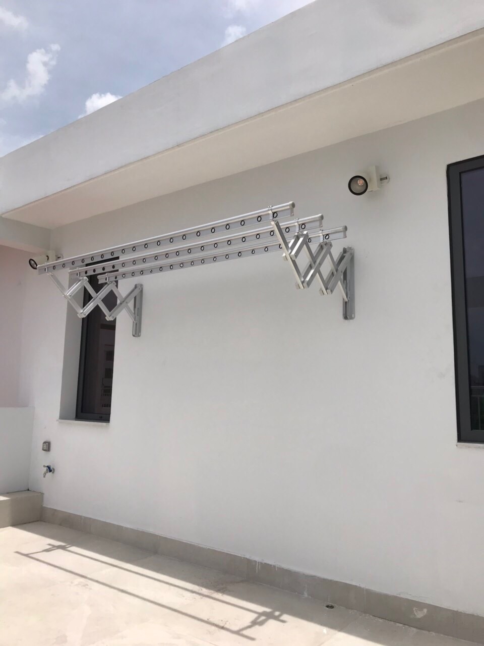 Giàn Phơi Thông Minh Xếp Ngang Gắn Tường tốt nhất thị trường - Giải pháp tối ưu cho không gian sống hiện đại 5 Giàn Phơi Thông Minh Xếp Ngang Gắn Tường tốt nhất thị trường - Giải pháp tối ưu cho không gian sống hiện đại